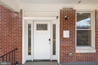 Building Photo - 405 Lyndhurst St