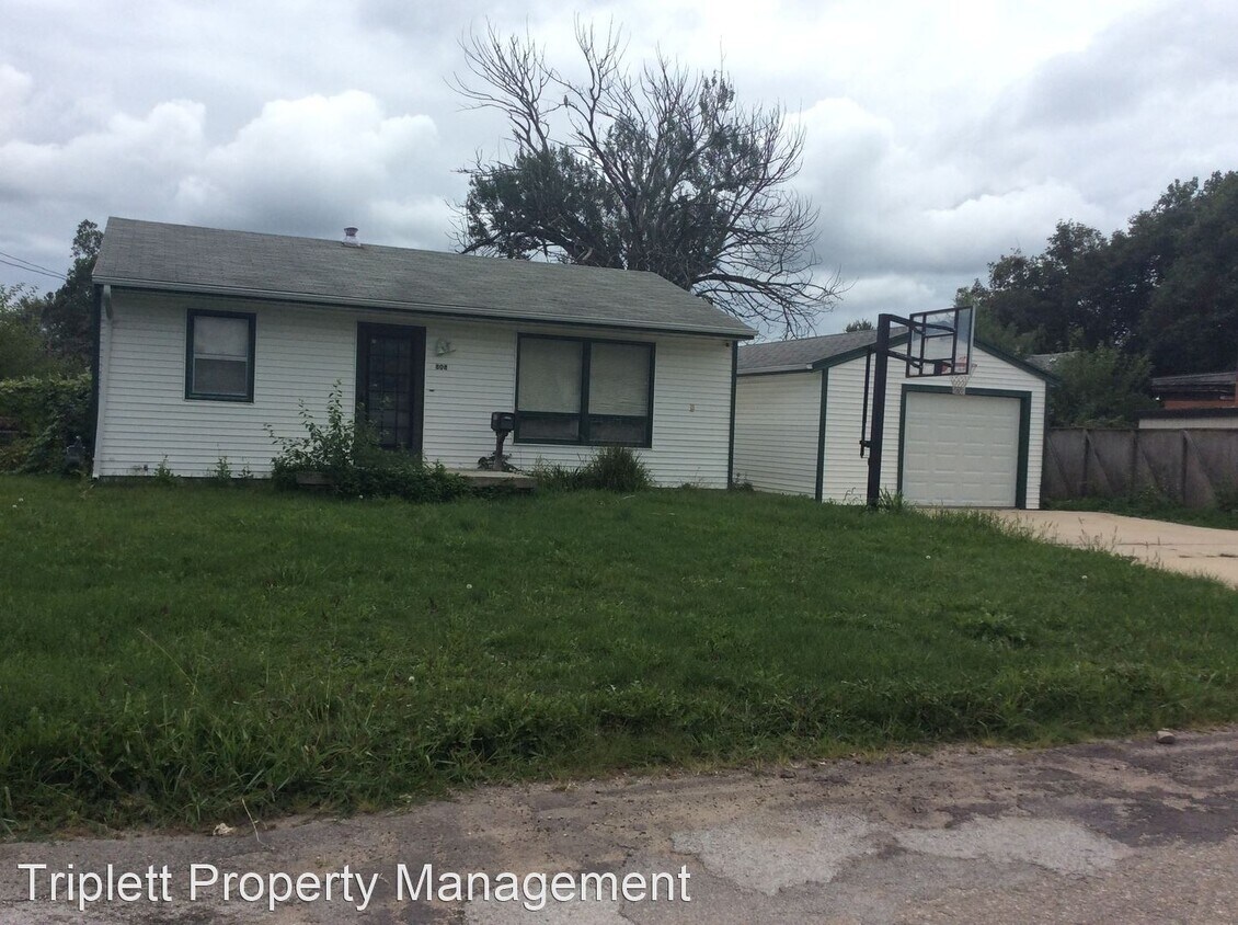 3 br, 2 bath House 808 South 5th Avenue House Rental in