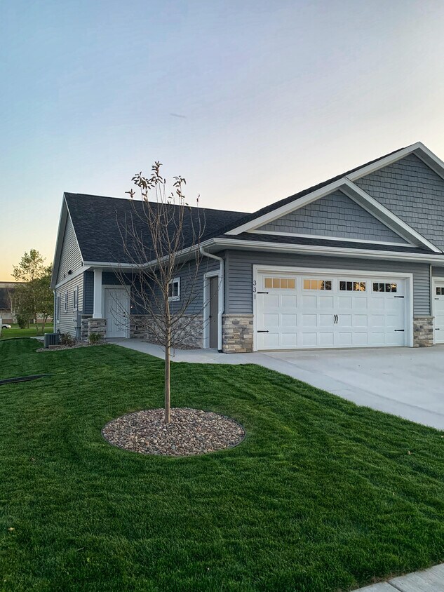 331 Panther Pass W, West Salem, WI 54669 Townhome Rentals in West