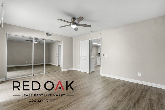 Foto del edificio - ~1 Month FREE~ Charming and Bright Two Bed...