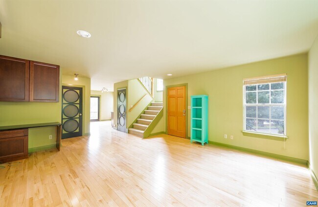 Building Photo - 1277 Maple View Dr