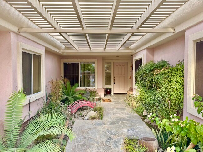 Foto del edificio - 38517 Fallbrook Ave