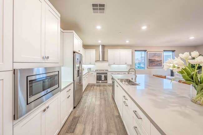 Building Photo - 113 Bowery