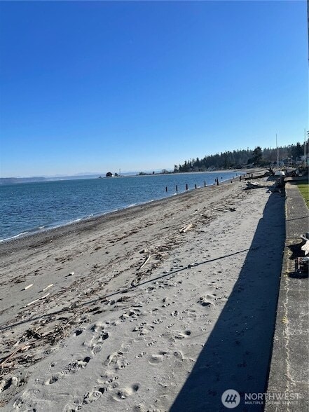 Building Photo - 39001 Shoreview Dr NE