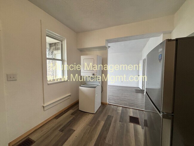 Building Photo - 500 N Alameda Ave