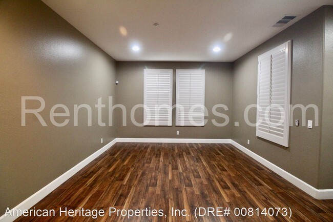 Building Photo - 4 br, 3 bath House - 685 Saddleback Way