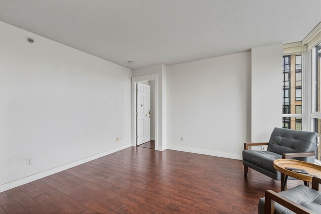 Building Photo - 10777-10777 University Dr