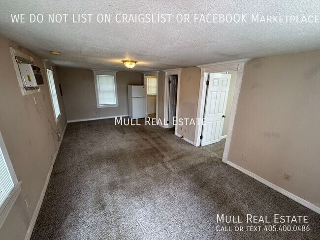 Building Photo - 6908 1/2 NW 42nd Street-Upstairs