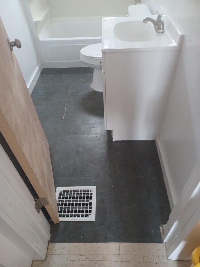 Building Photo - 4305 Sheridan Rd