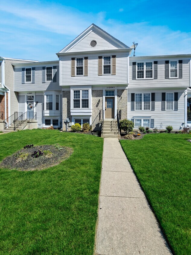 3 Level Townhome in Waldorf. Fenced In Yar... House Rental in Waldorf