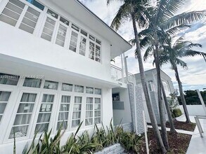Building Photo - 7445 Harding Ave