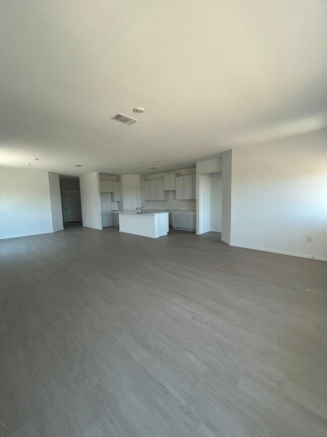 Foto del edificio - NEW BUILT, never lived in charming 4BR3 ba...