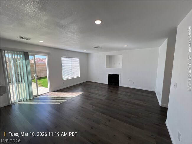 Foto del edificio - 9321 Mountain Rise Ave