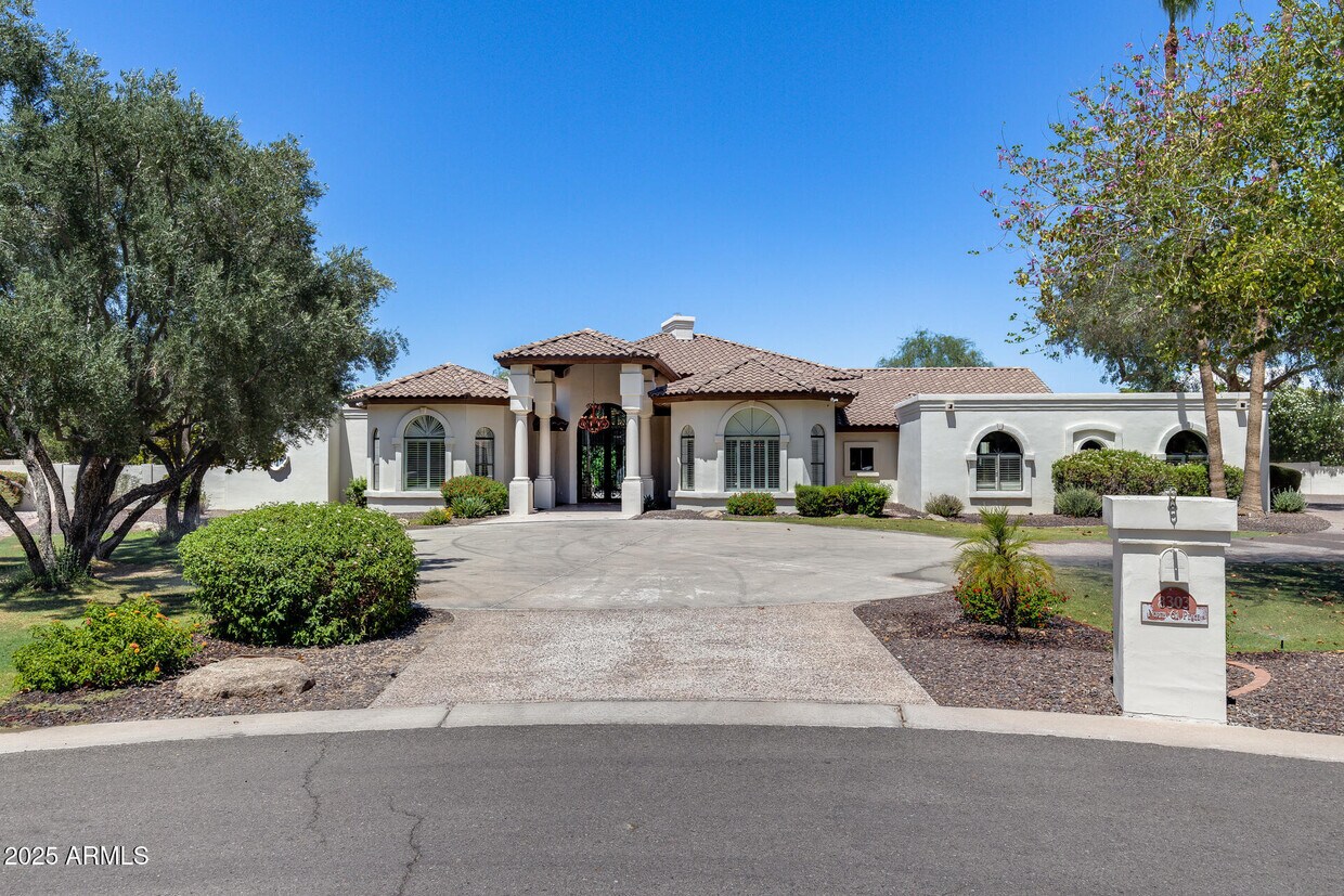 Foto principal - 8303 N 61st Pl