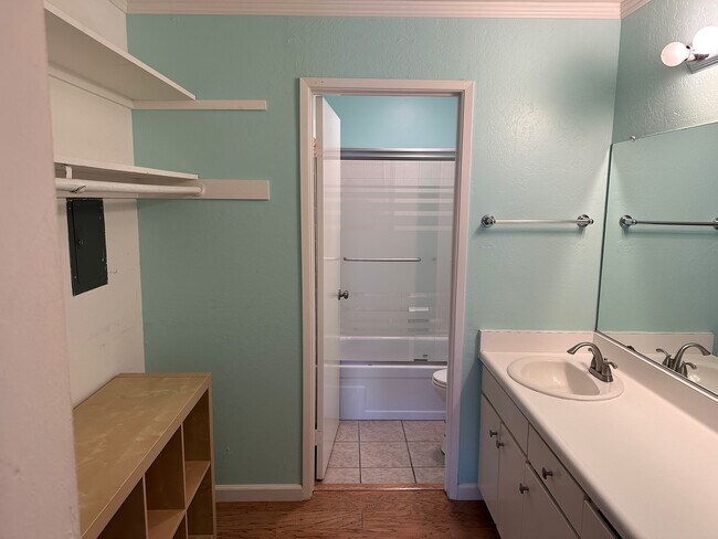 Baño principal - 250 Whitmore St