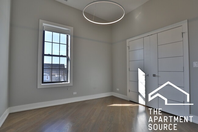 Building Photo - 1436 W Blackhawk St