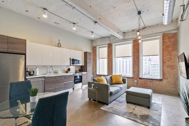 Building Photo - 500 S Ervay St