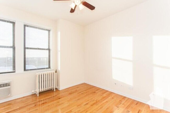Building Photo - 1 bedroom in Chicago IL 60640