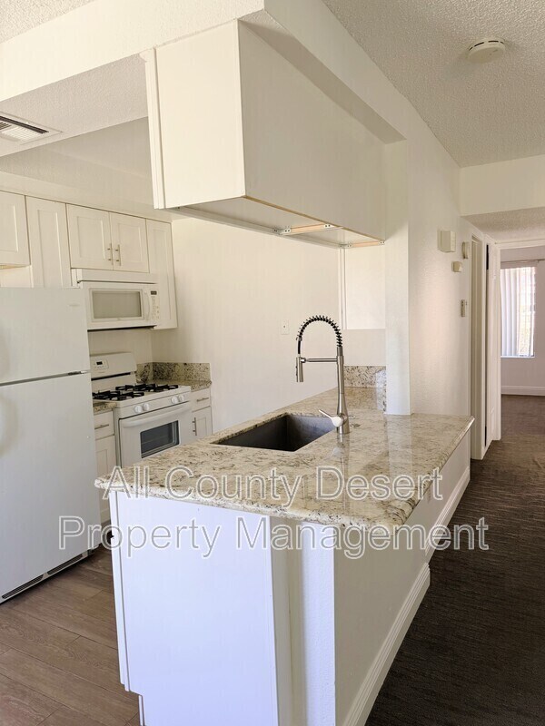 Foto del edificio - 82567 Ave 48