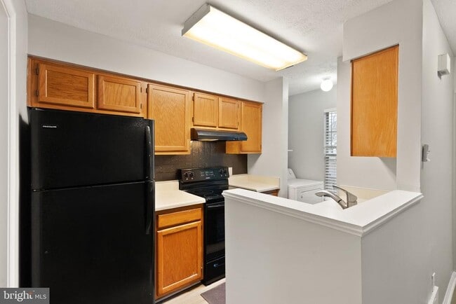 Building Photo - 448 Cromwell Ct