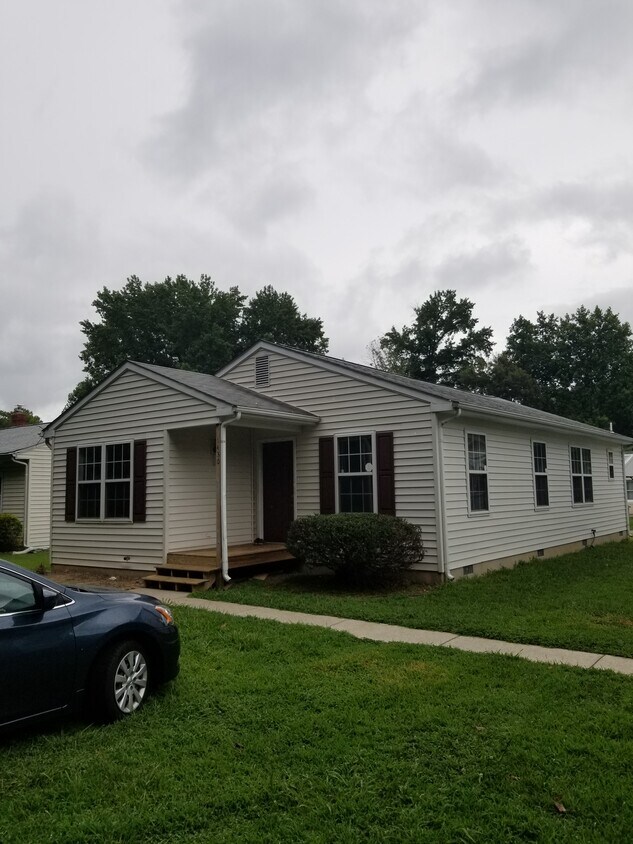 Primary Photo - 1430 College Rd