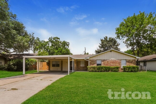 Building Photo - 411 E Carby Rd