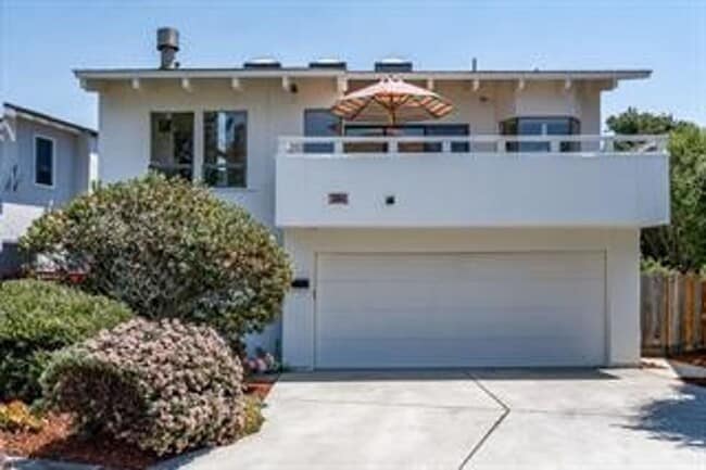 Building Photo - W Cliff Dr 3 bedroom home available now!