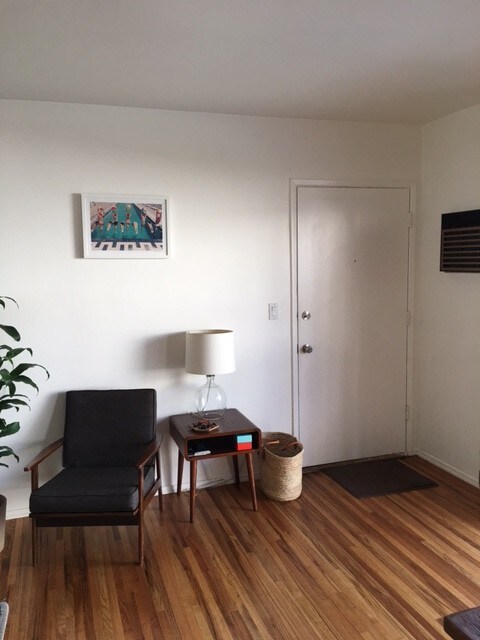 Foto del edificio - 1351 Armadale Ave
