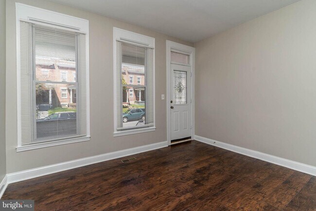 Building Photo - 551 E 38th St
