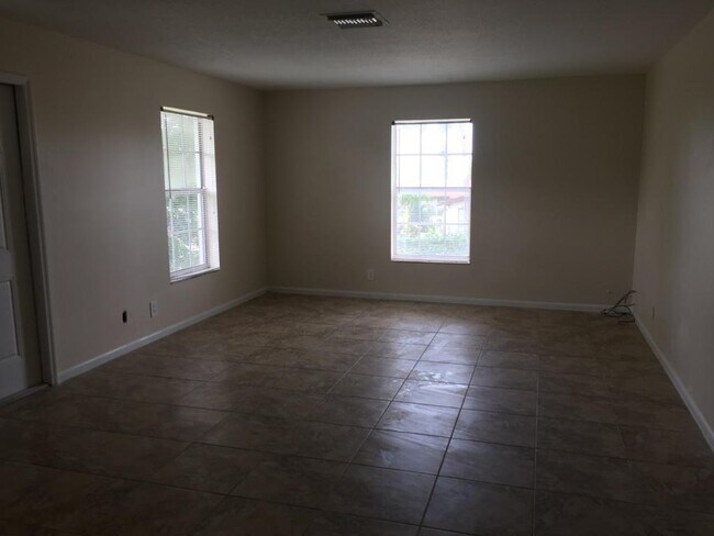 Foto del edificio - 4931 Wedgewood Way