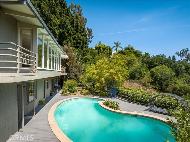 Foto del edificio - 2870 Benedict Canyon Drive