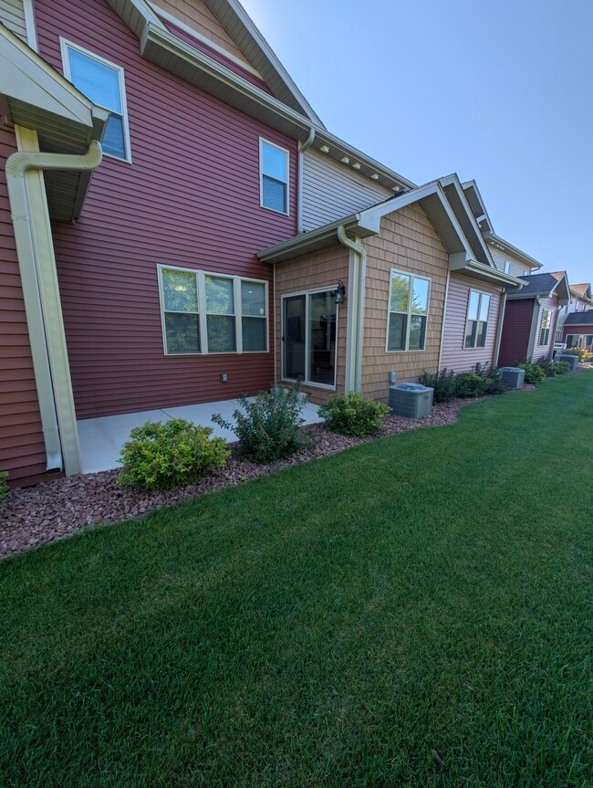 Building Photo - Autumn Ridge Apartment Homes