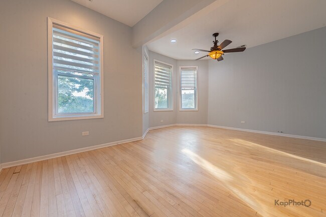 Foto del edificio - 3328 S Emerald Ave