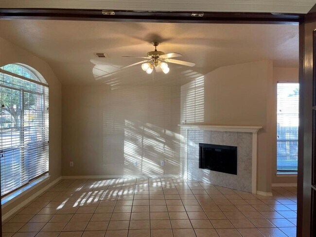 Building Photo - 6538 Kentwick Dr