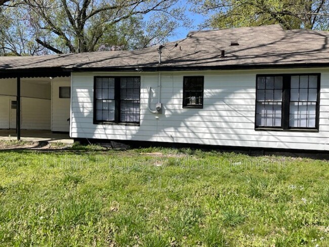 Building Photo - 745 Marsh Ave