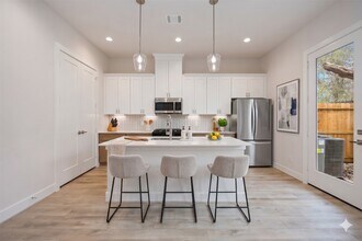 Building Photo - 6112 De Campo St