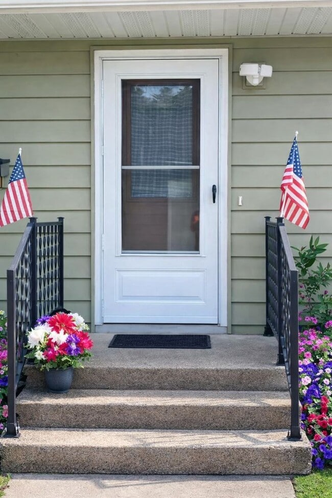 Building Photo - Click the “Apply Now” button or email wapmrentals@gmail.com for a prompt response.