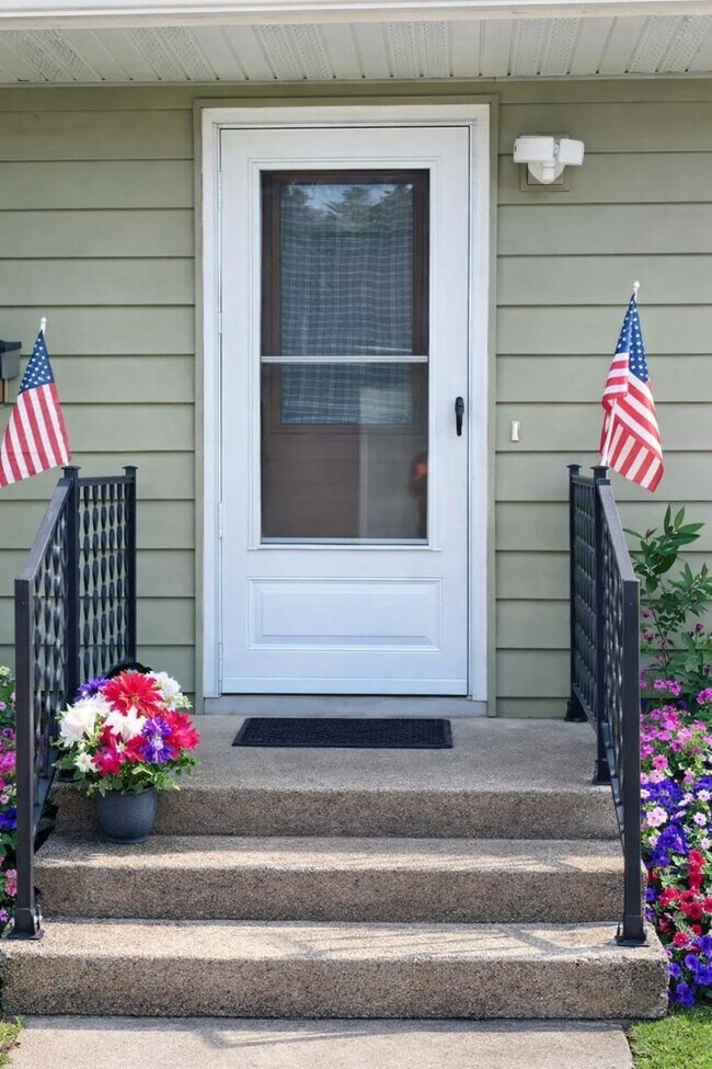 Foto del edificio - Click the “Apply Now” button or email wapmrentals@gmail.com for a prompt response.