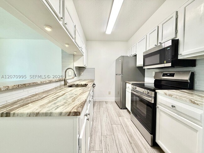 Foto del edificio - 277 Cypress Point Dr