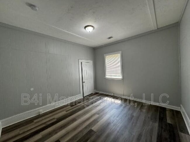 Building Photo - 407 Circus St