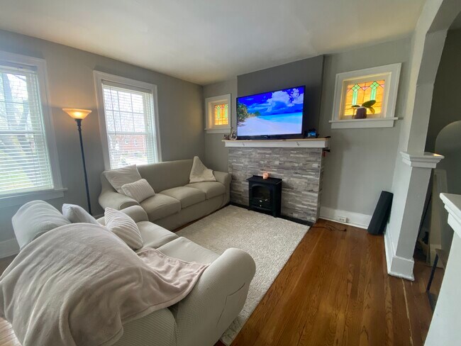 Foto del edificio - 7723 Arthur Ave