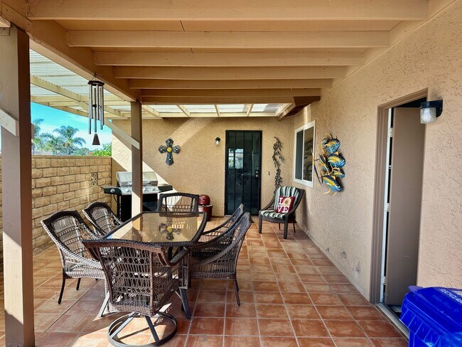 Foto del edificio - Furnished Corner Unit