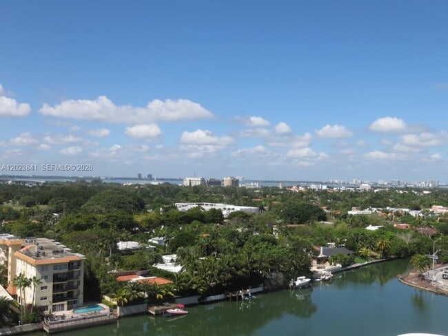 Foto del edificio - 2457 Collins Ave
