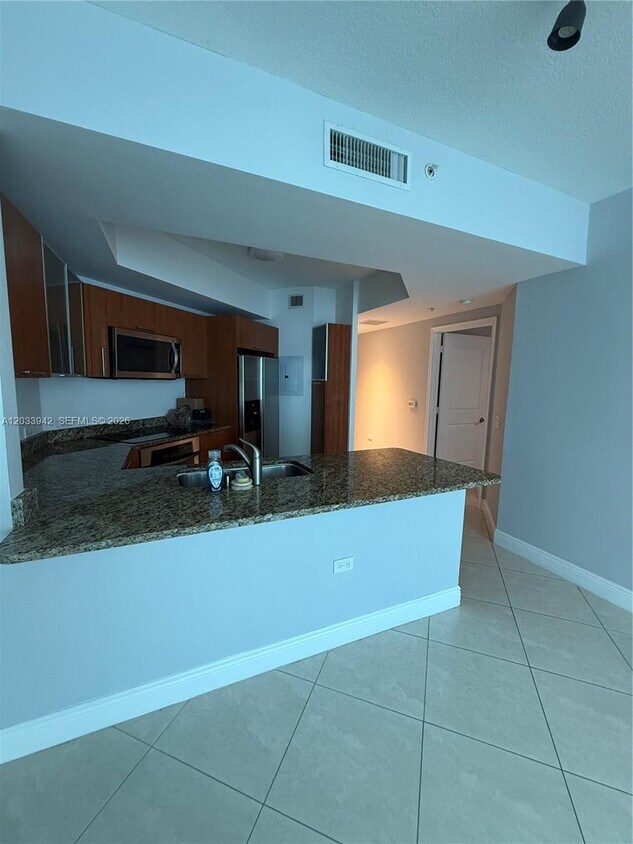 Foto del edificio - 480 NE 30th St