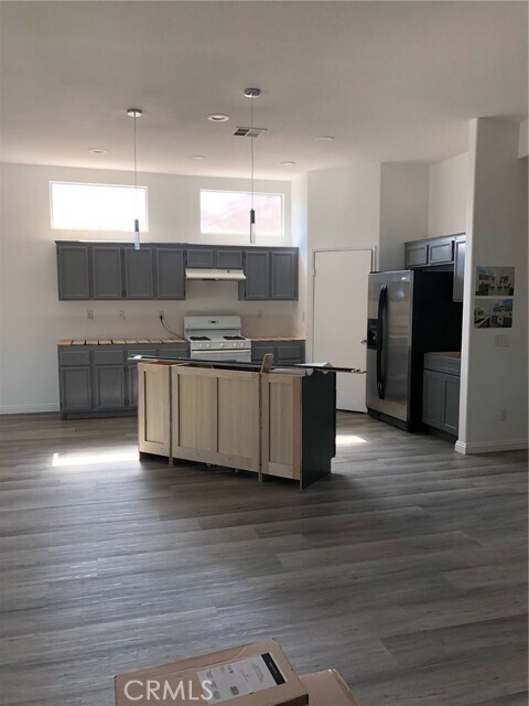 Building Photo - 83265 Albion Dr