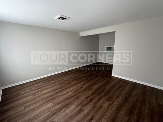 Foto del edificio - Lovely 2 Bedroom 1.5 Apartment