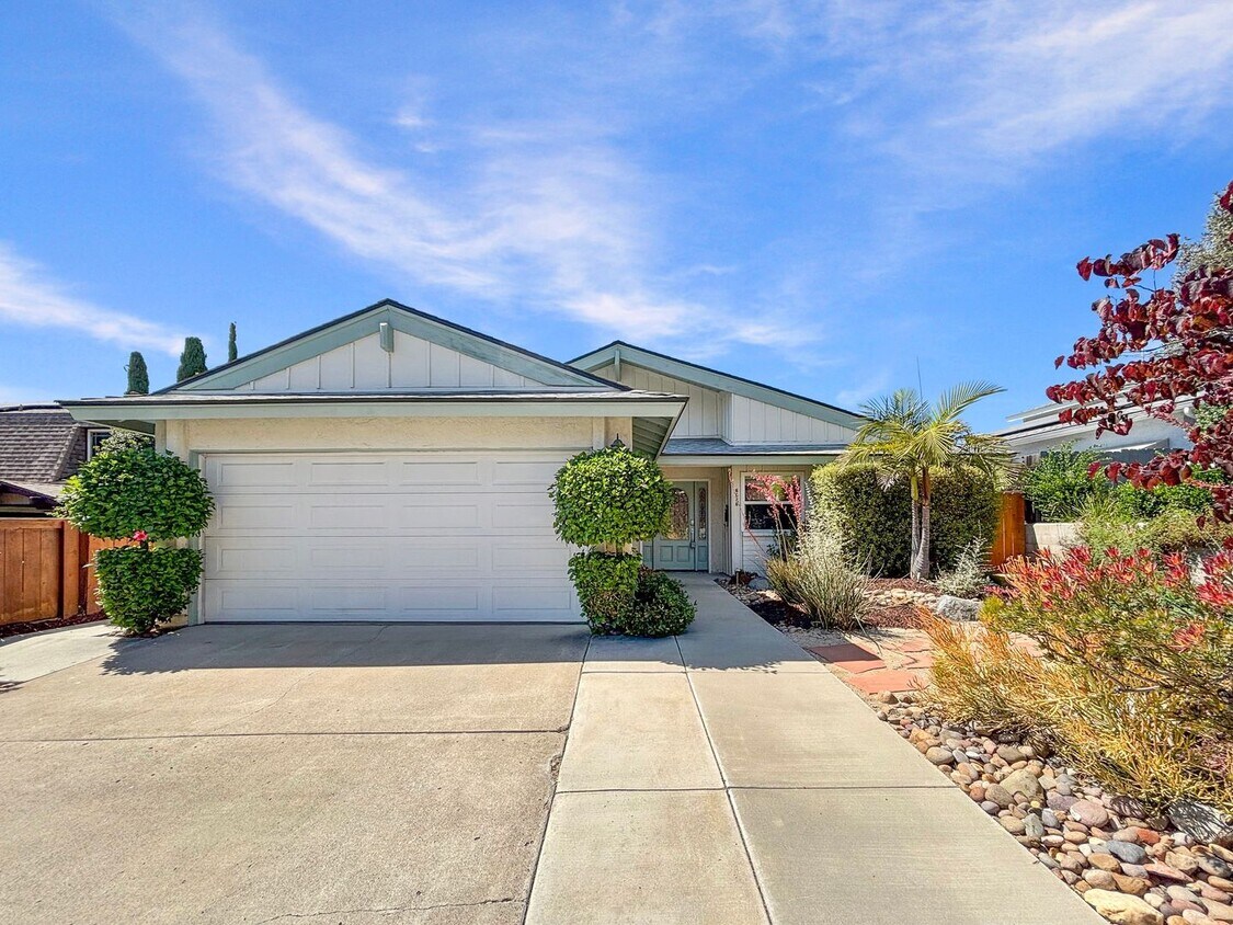 Foto principal - Stunning 3BD/2BA House in San Carlos w/ Ce...