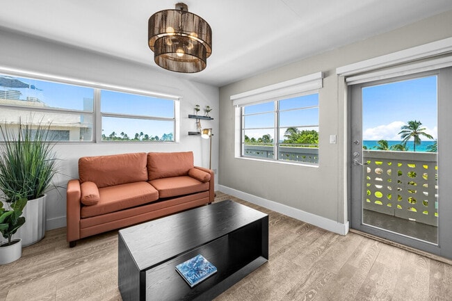 Building Photo - 1024 Ocean Dr