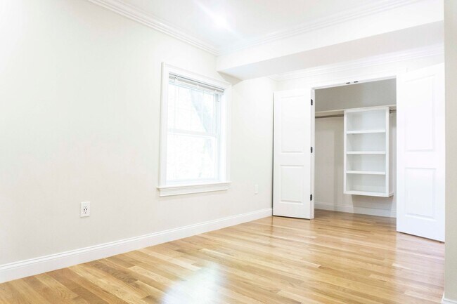 Foto del edificio - 12 Glenville Ave