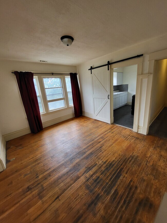 comedor - 429 W Cedar St